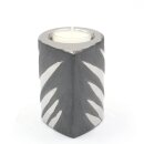 Edler moderner Deko Designer Keramik Teelichthalter in silber-grau, Ma&szlig;e L/B/H ca. 7 x 9 x 9 cm.