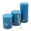 Stumpenkerzen Rustikal mit Schneeflocken und Glitter in Geschenkfolie mit Schleife, in verschiedenen Gr&ouml;&szlig;en und Farben